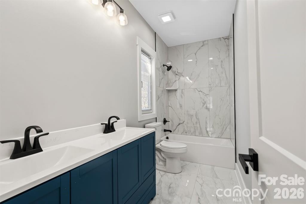 543 30th Avenue NW — Hickory