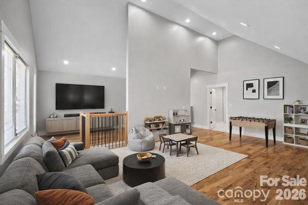 543 30th Avenue NW — Hickory