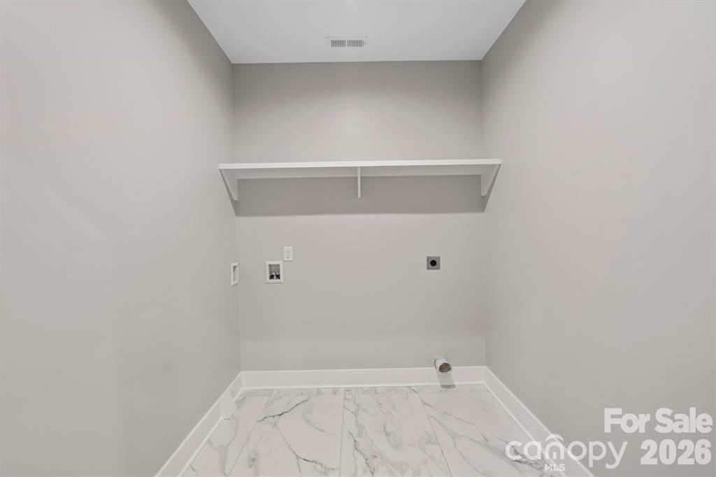 543 30th Avenue NW — Hickory