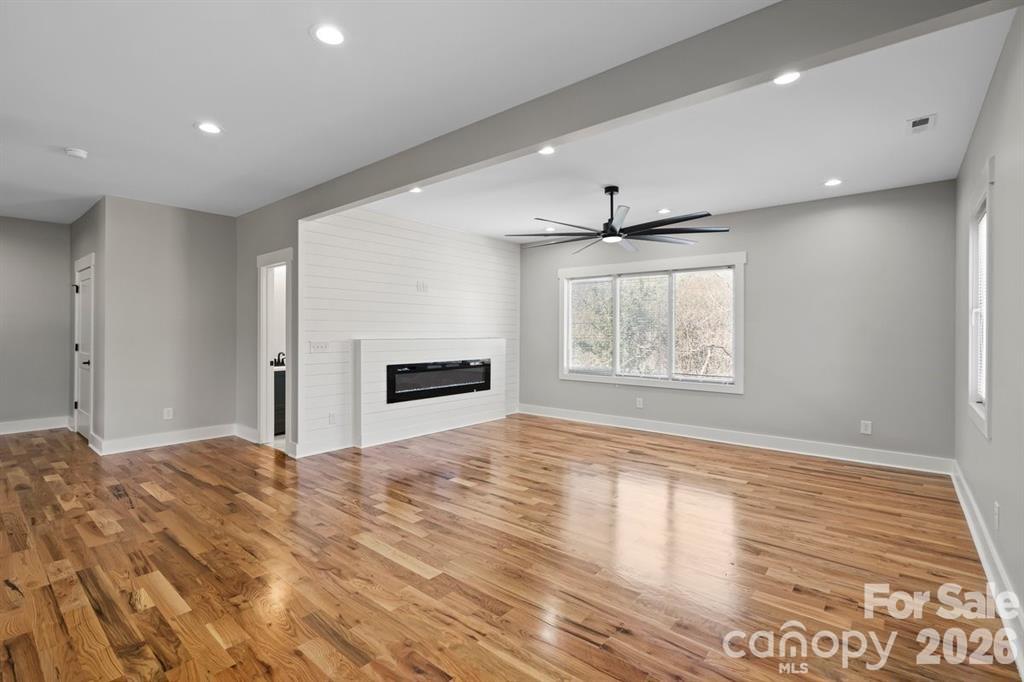 543 30th Avenue NW — Hickory