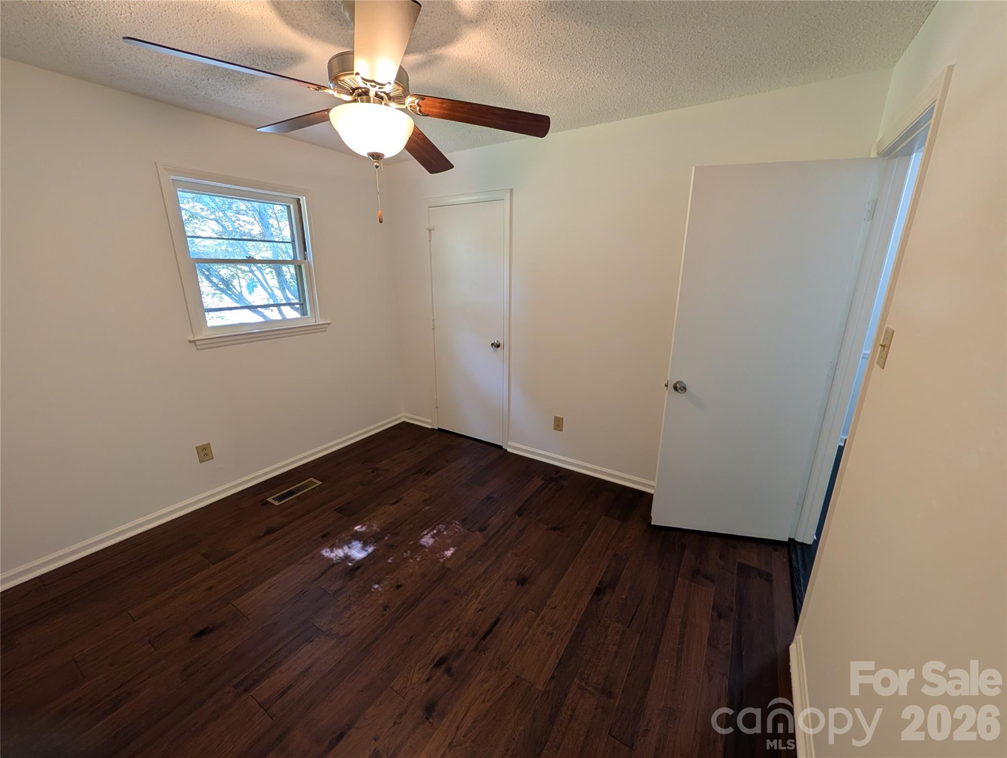 3822 Newhall Drive NW — Conover