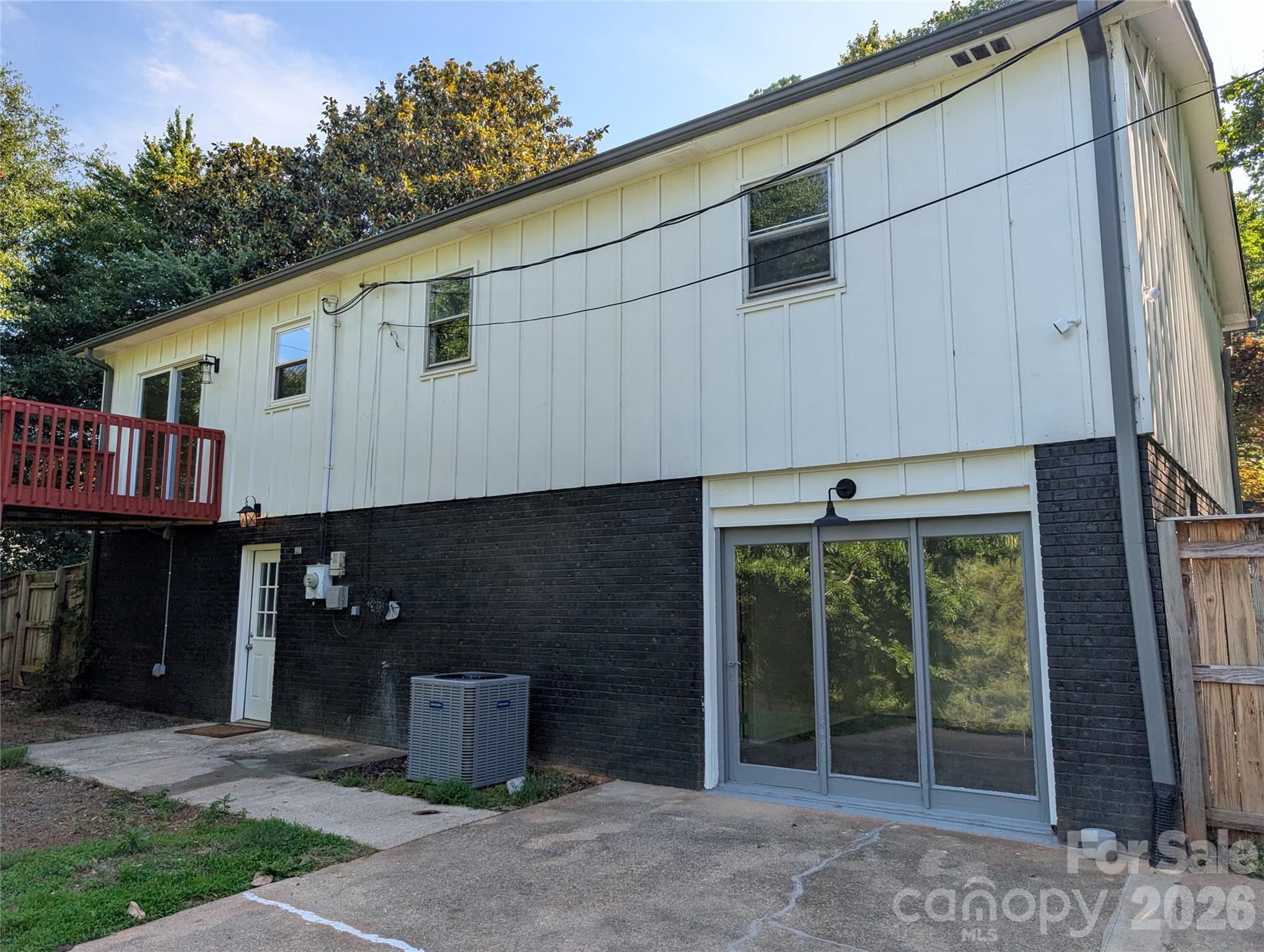 3822 Newhall Drive NW — Conover