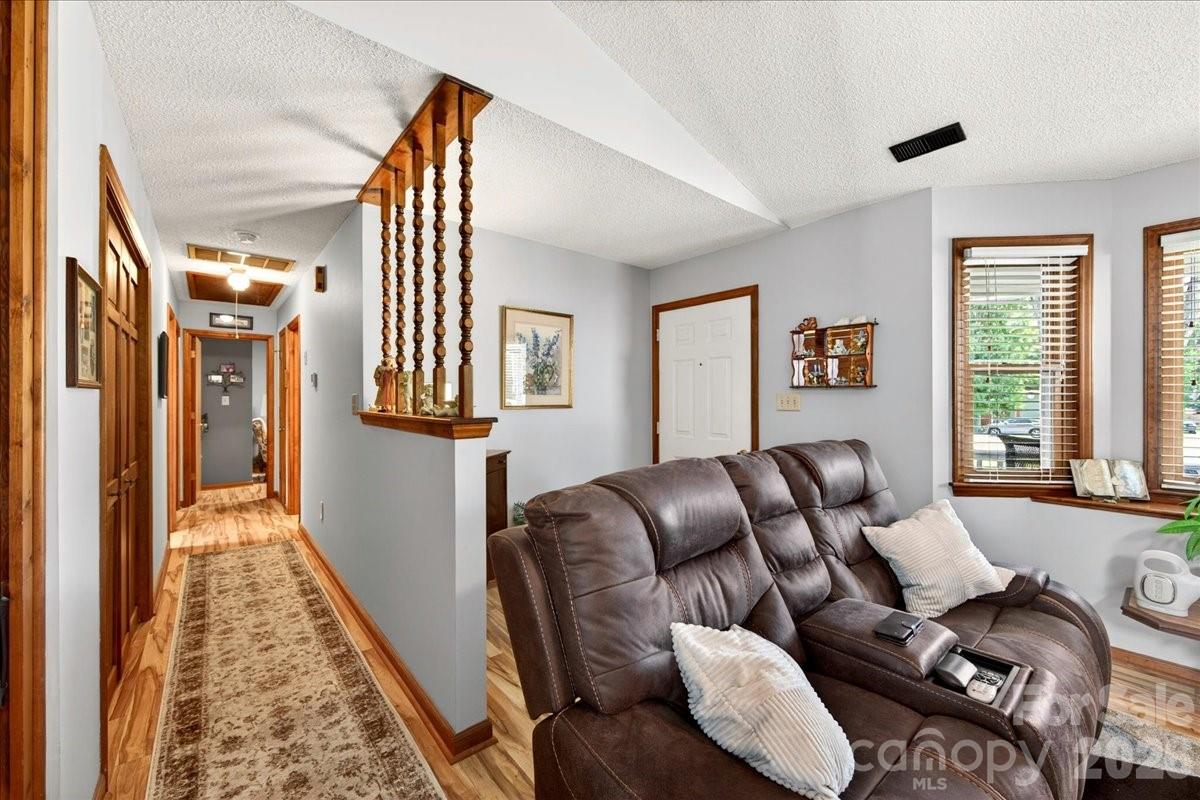 1104 Longmeadow Lane — Monroe