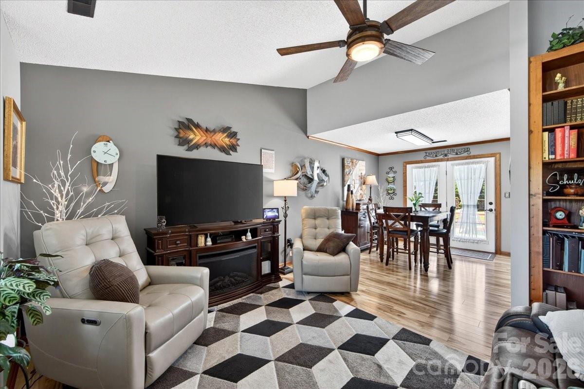1104 Longmeadow Lane — Monroe