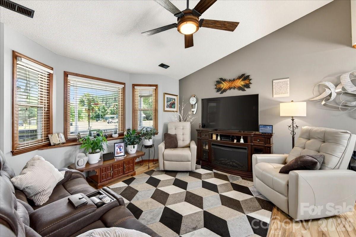 1104 Longmeadow Lane — Monroe