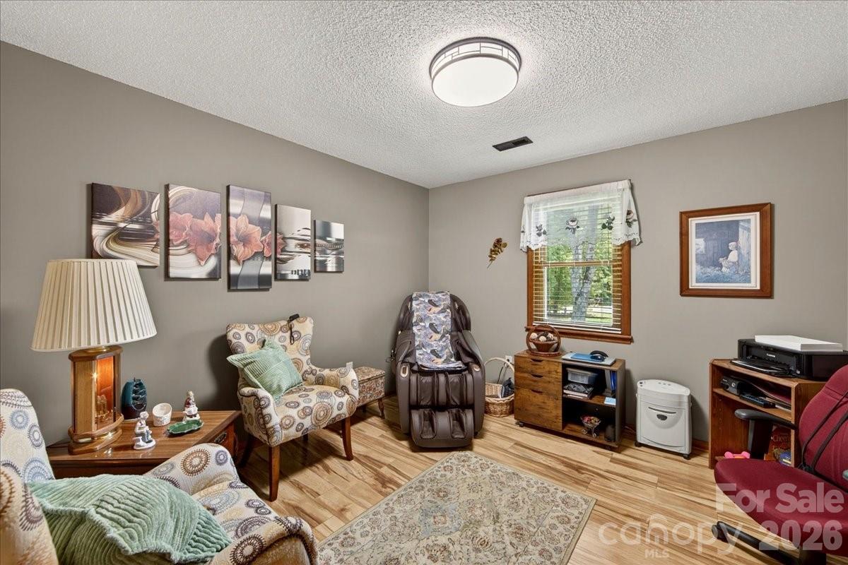 1104 Longmeadow Lane — Monroe