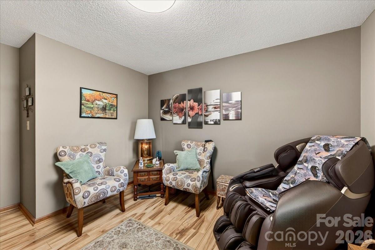 1104 Longmeadow Lane — Monroe