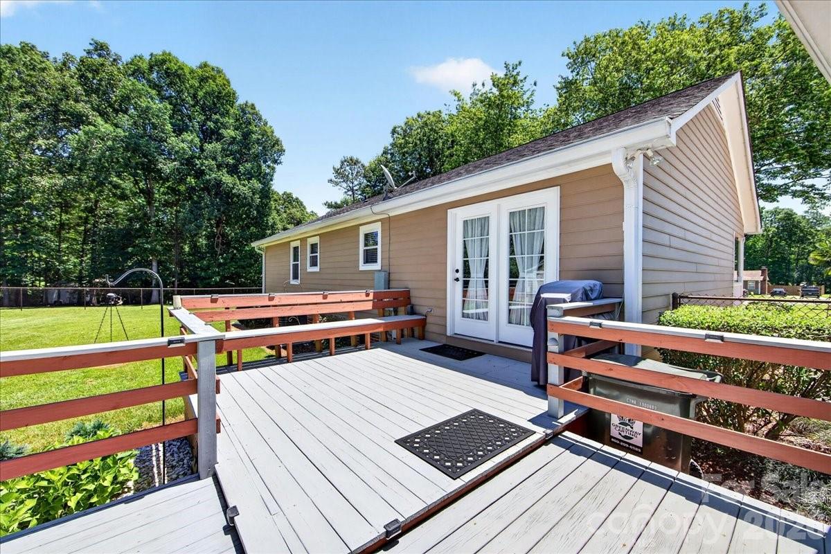 1104 Longmeadow Lane — Monroe