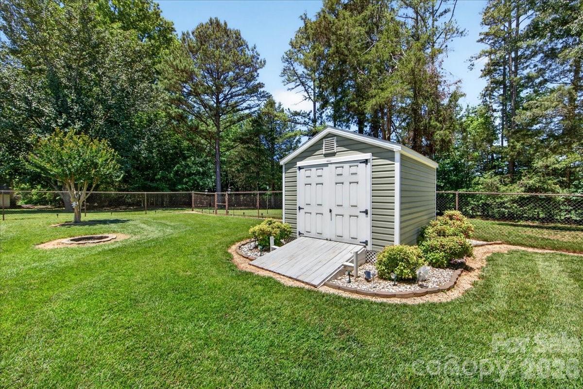 1104 Longmeadow Lane — Monroe
