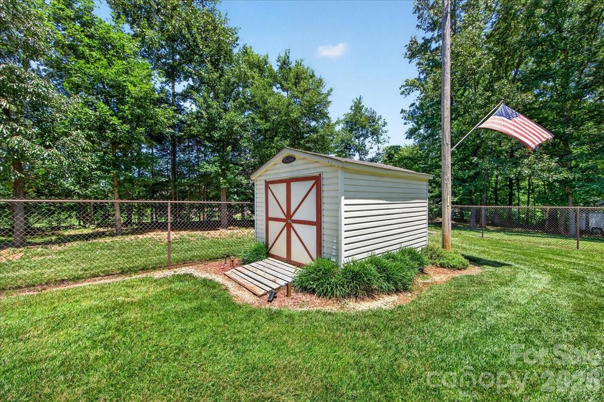 1104 Longmeadow Lane — Monroe