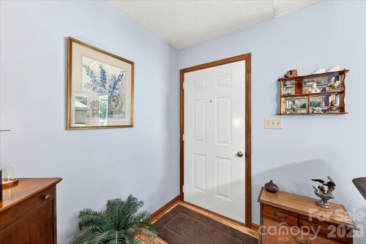 1104 Longmeadow Lane — Monroe