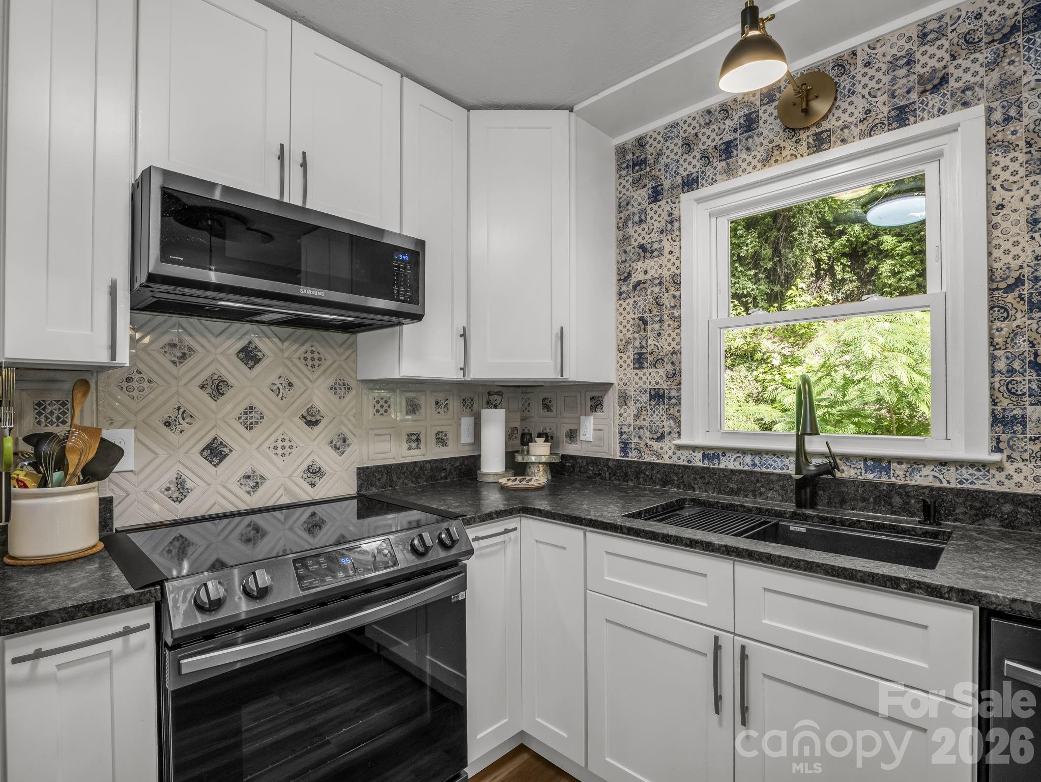 395 E Howard Street — Tryon