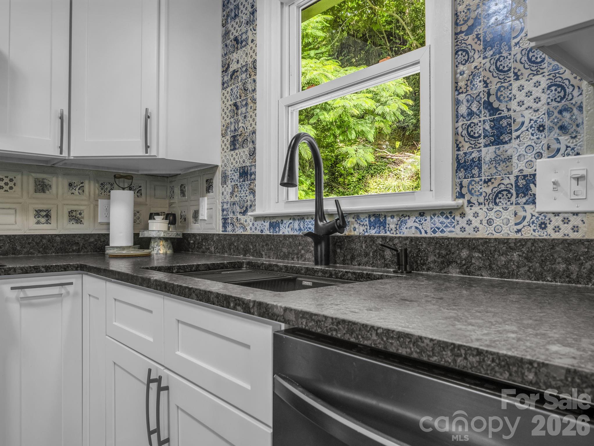 395 E Howard Street — Tryon