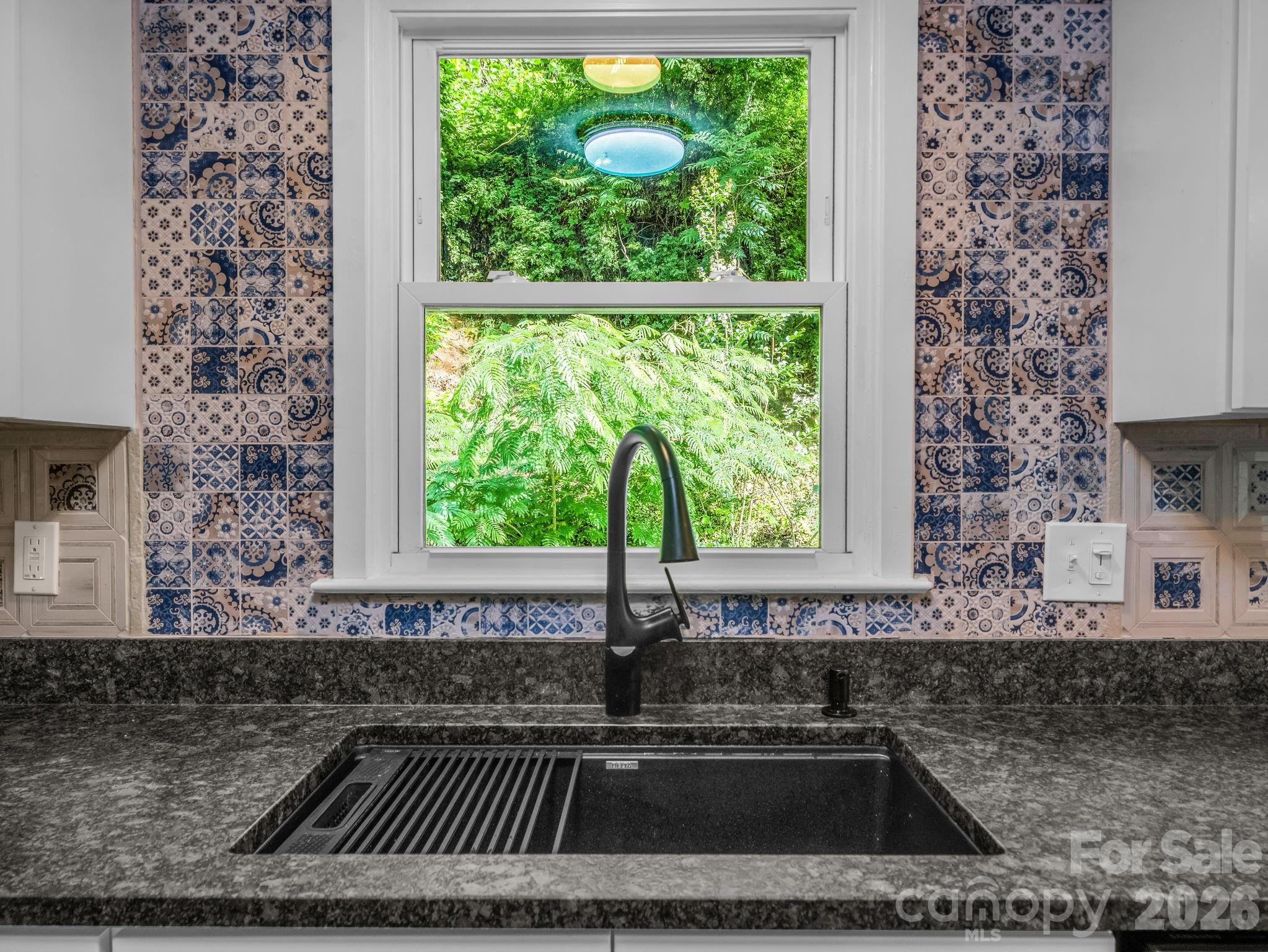 395 E Howard Street — Tryon