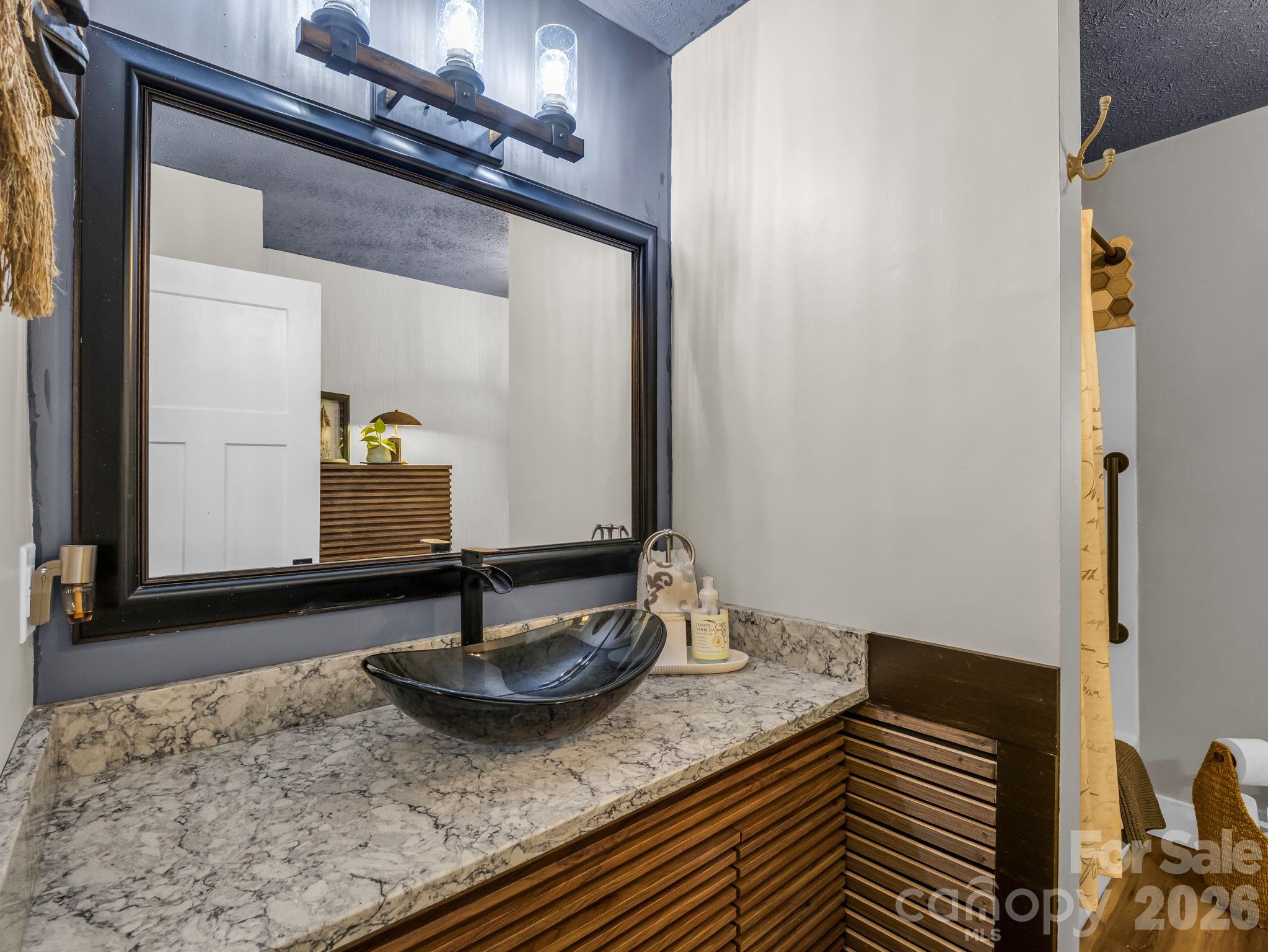 395 E Howard Street — Tryon