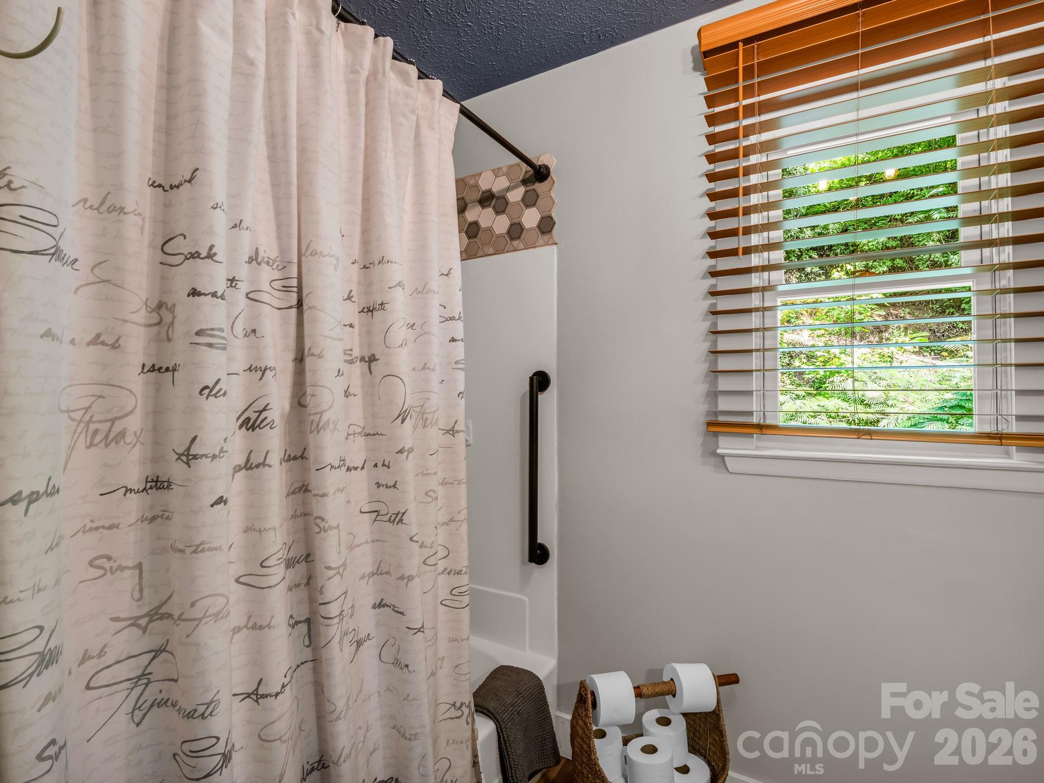 395 E Howard Street — Tryon