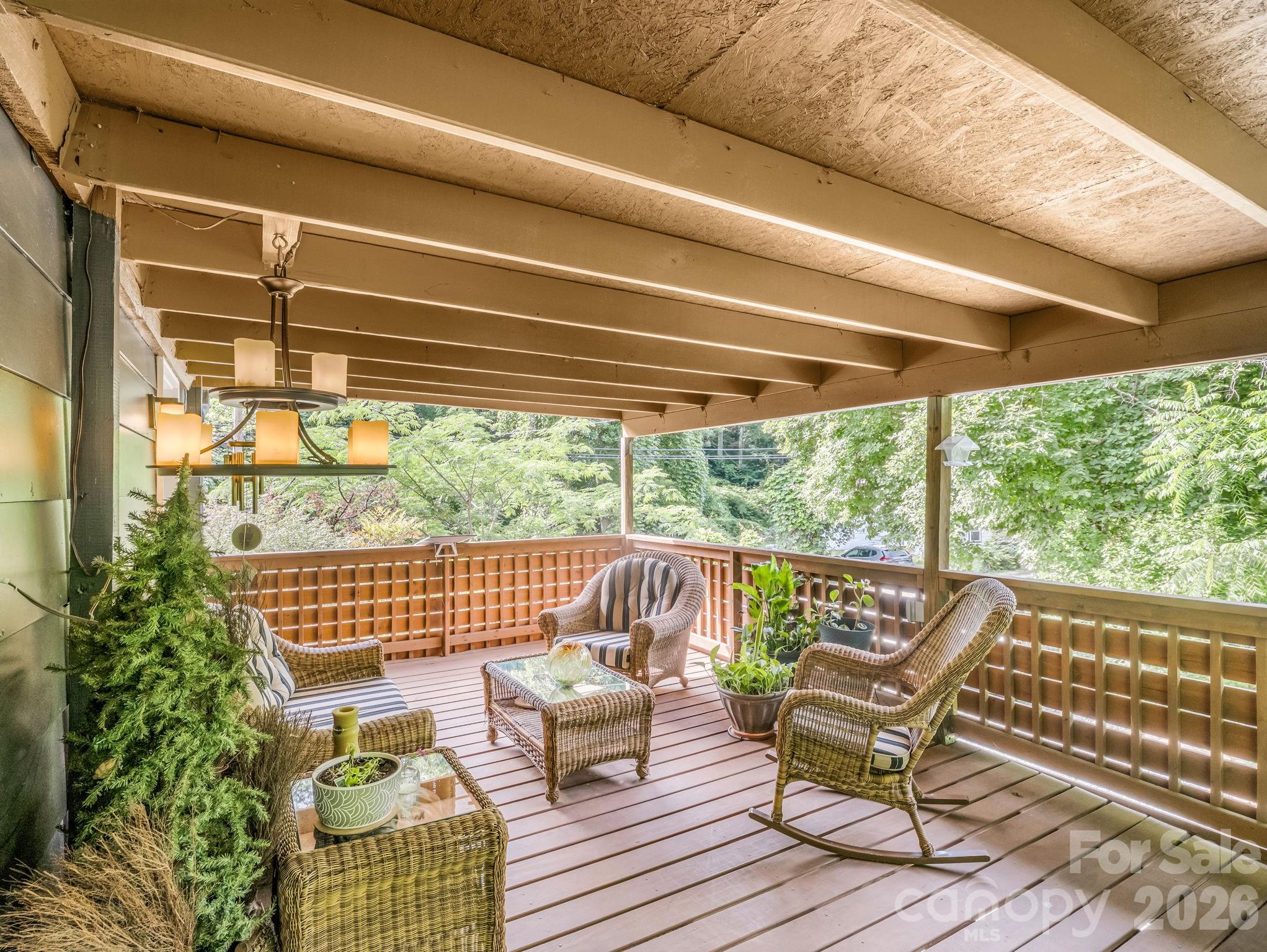 395 E Howard Street — Tryon