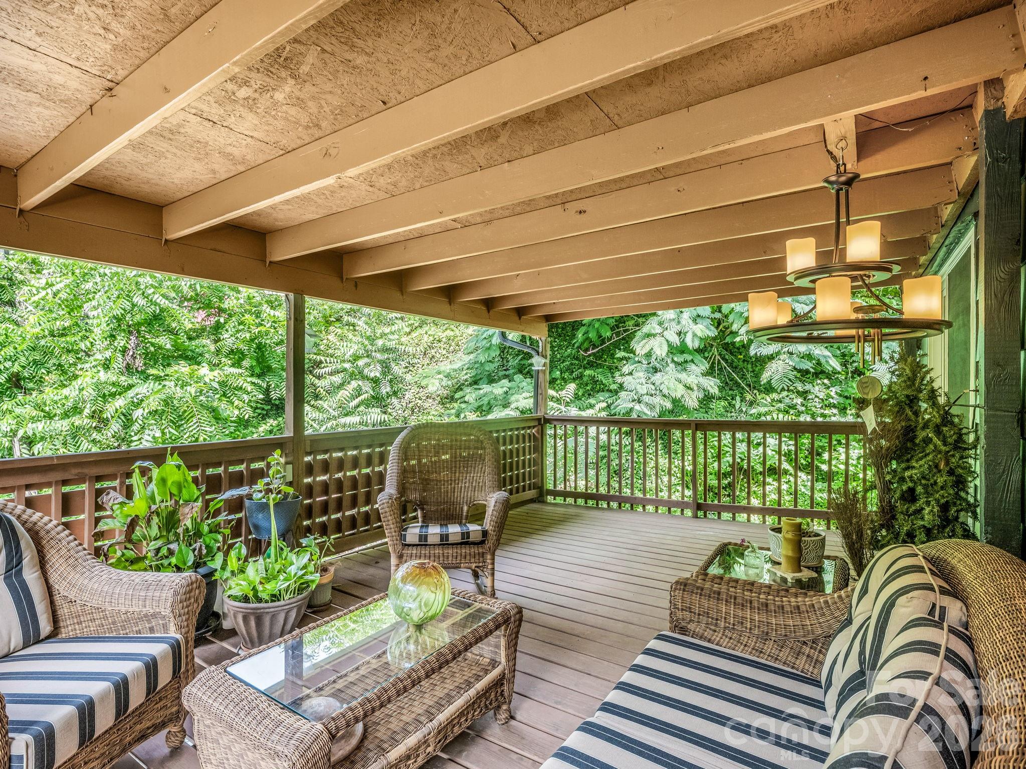 395 E Howard Street — Tryon