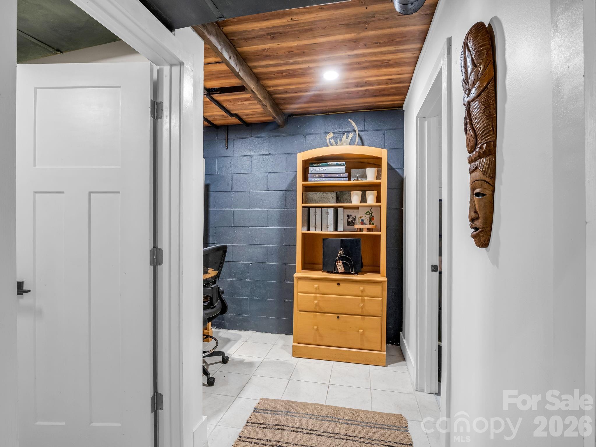 395 E Howard Street — Tryon