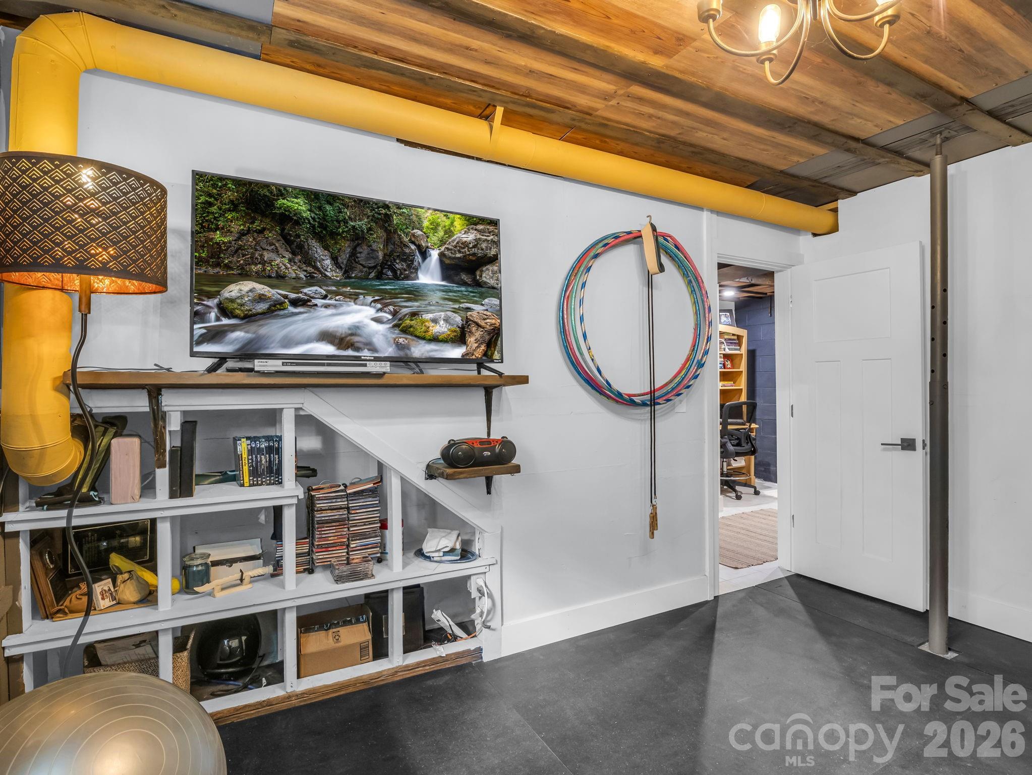 395 E Howard Street — Tryon