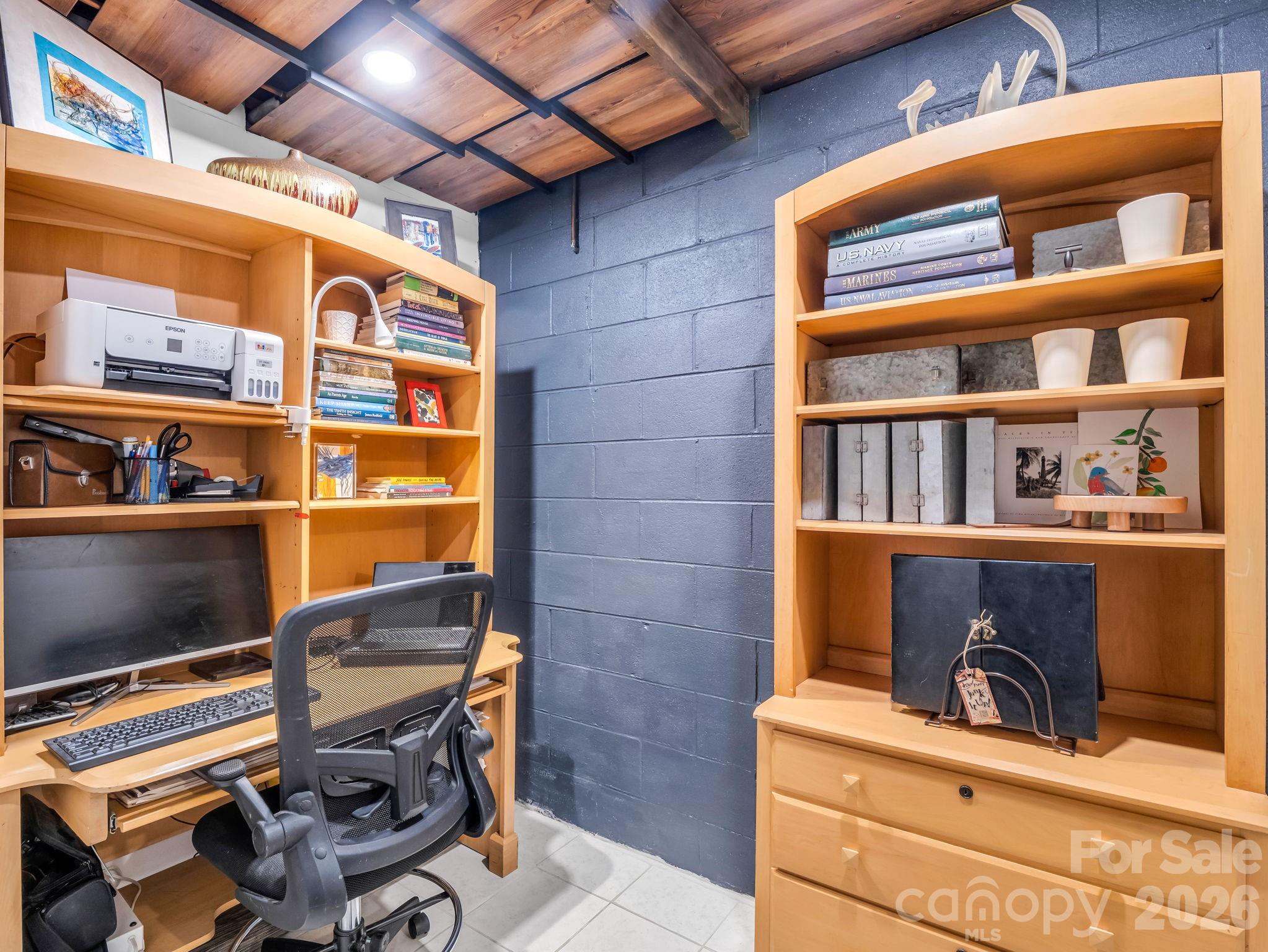 395 E Howard Street — Tryon