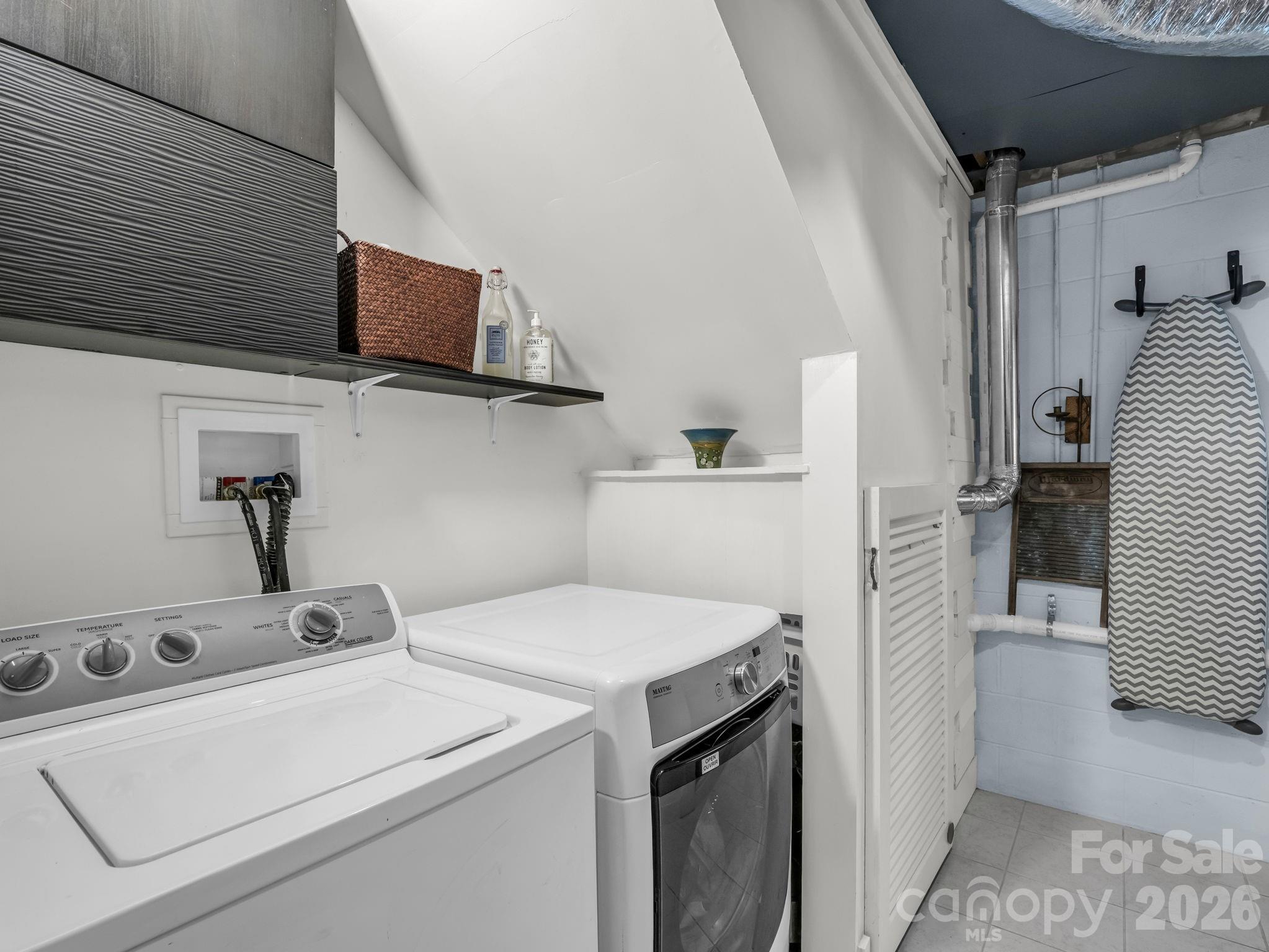 395 E Howard Street — Tryon