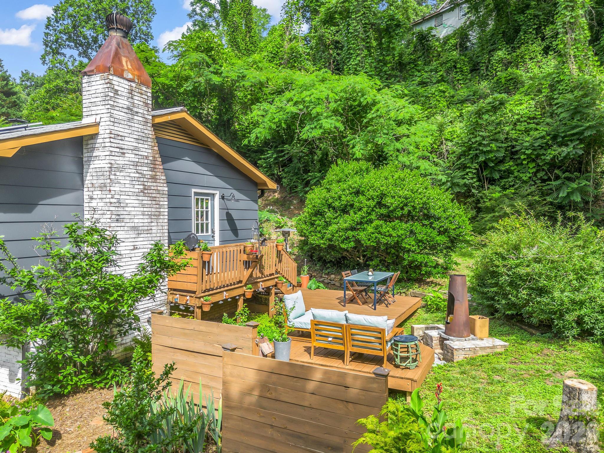 395 E Howard Street — Tryon