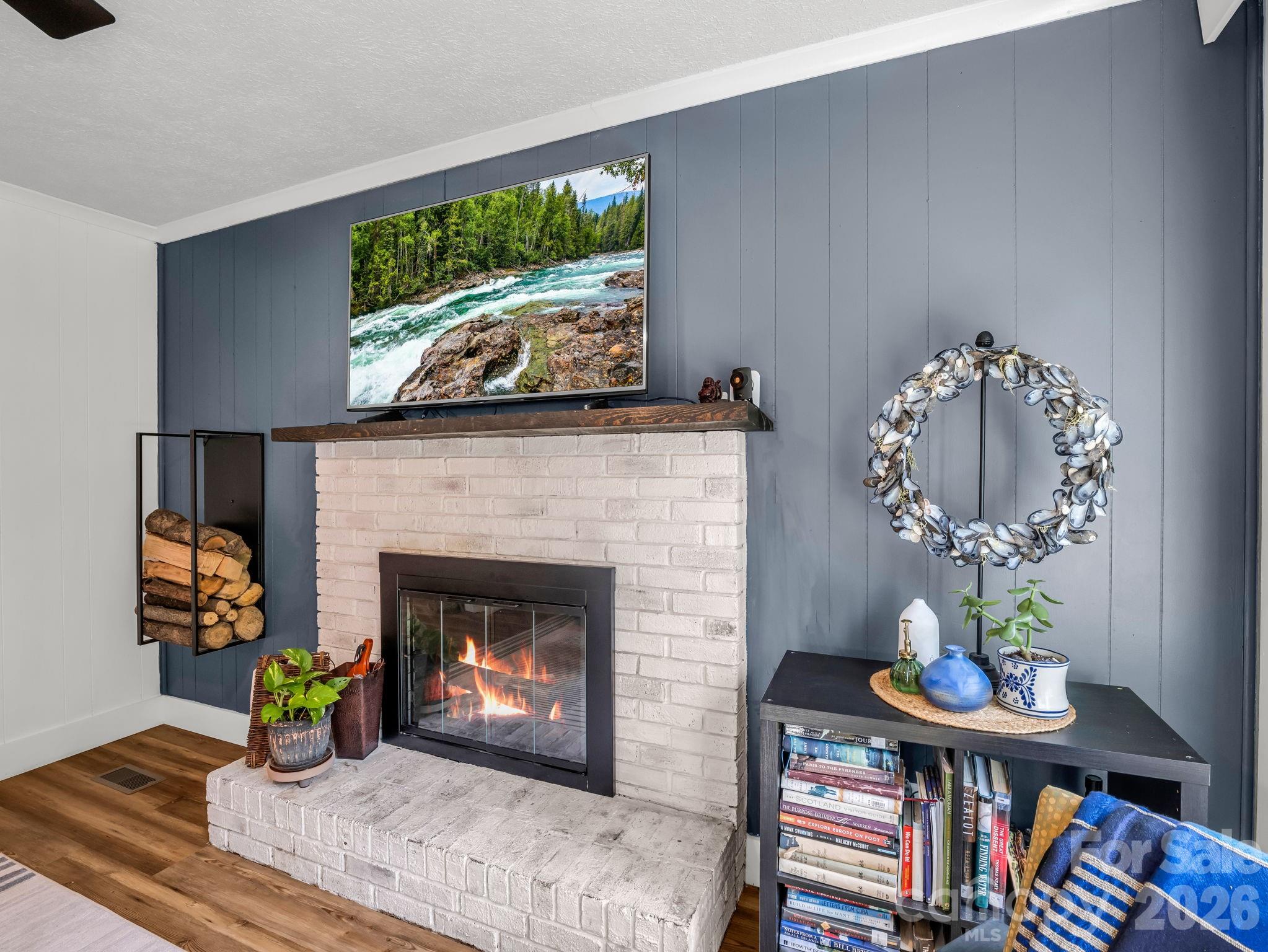 395 E Howard Street — Tryon