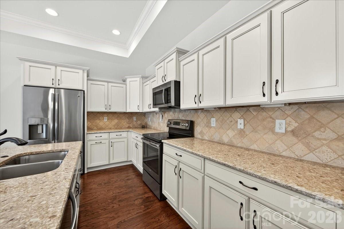 1012 Avalon Place — Matthews