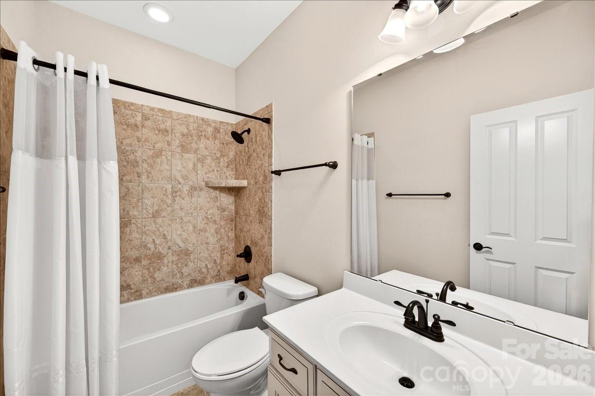 1012 Avalon Place — Matthews