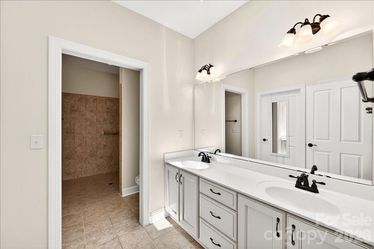 1012 Avalon Place — Matthews