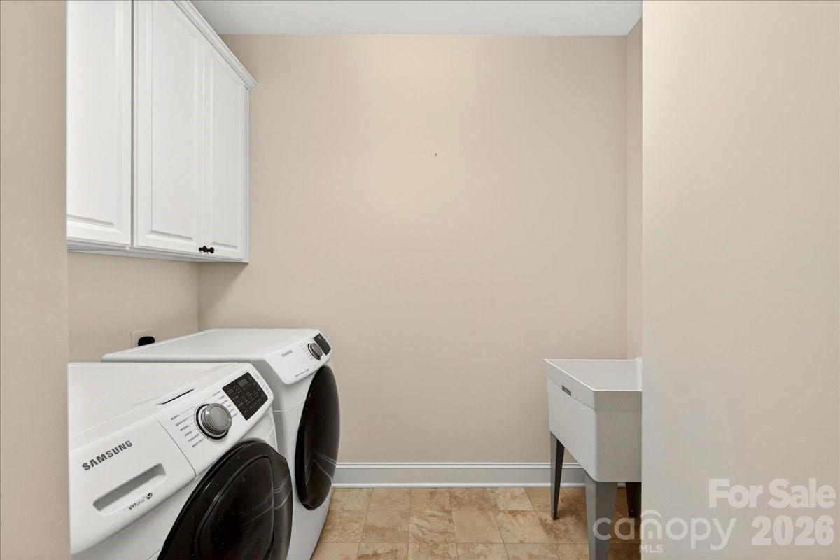 1012 Avalon Place — Matthews