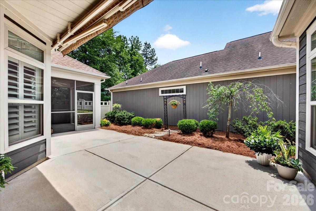 1012 Avalon Place — Matthews
