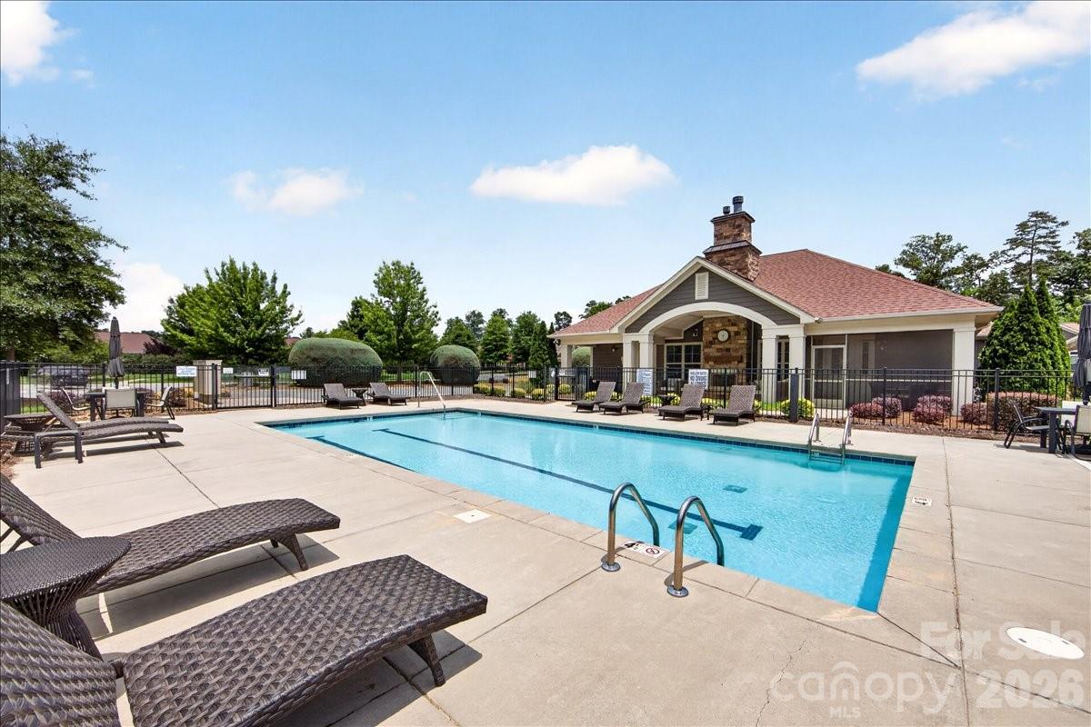 1012 Avalon Place — Matthews