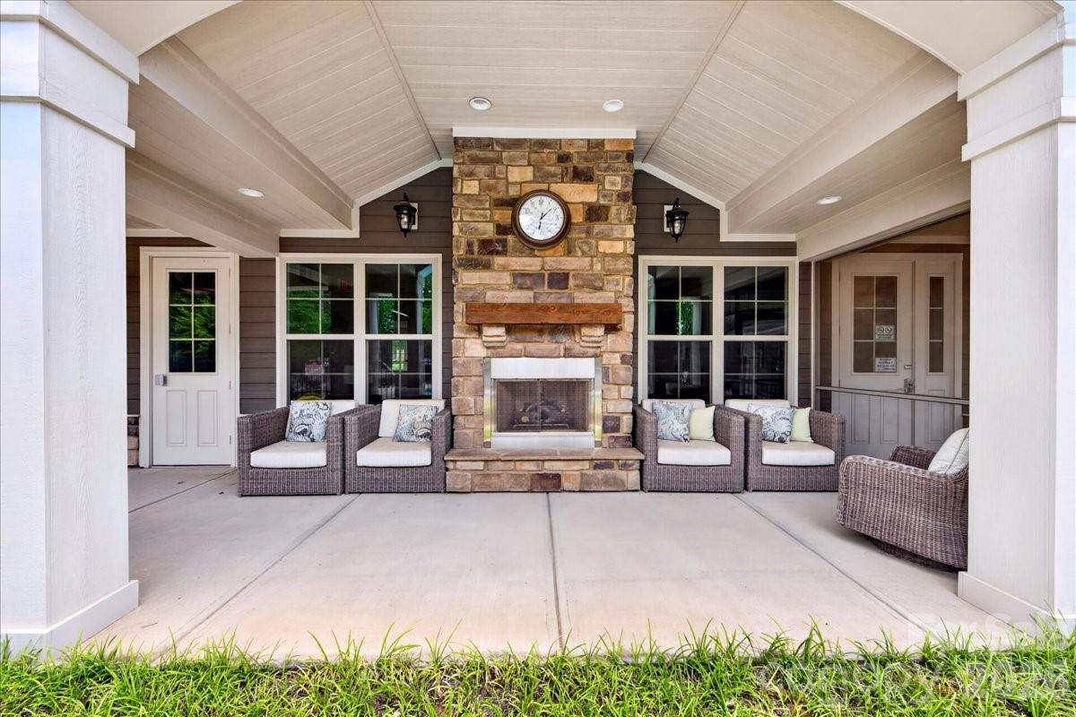 1012 Avalon Place — Matthews