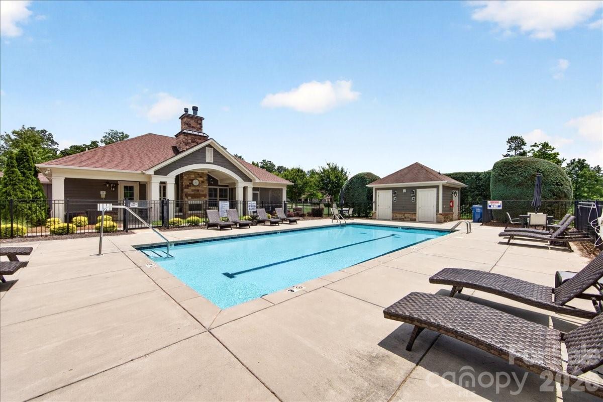 1012 Avalon Place — Matthews