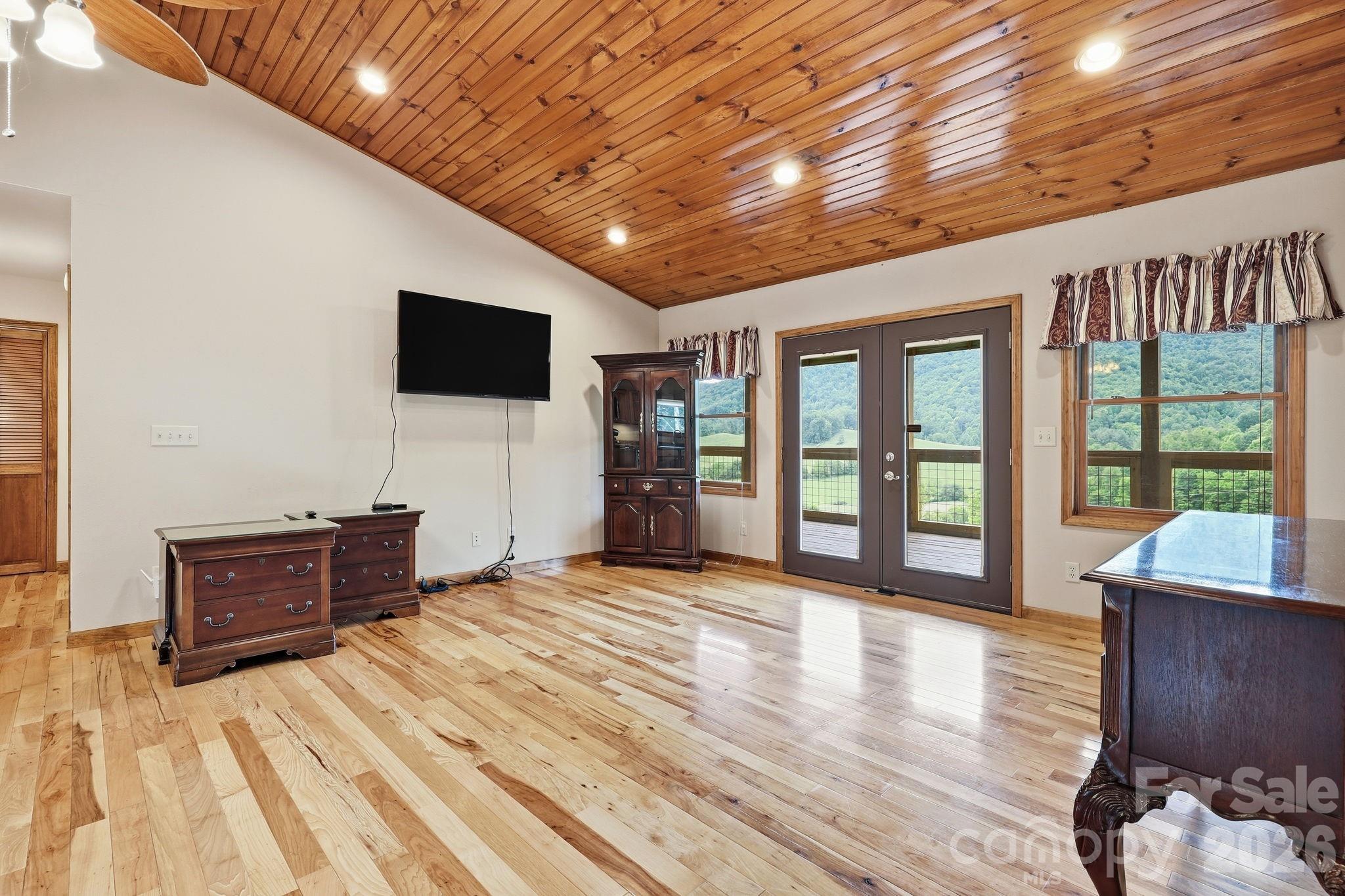 168 Barefoot Cove — Burnsville
