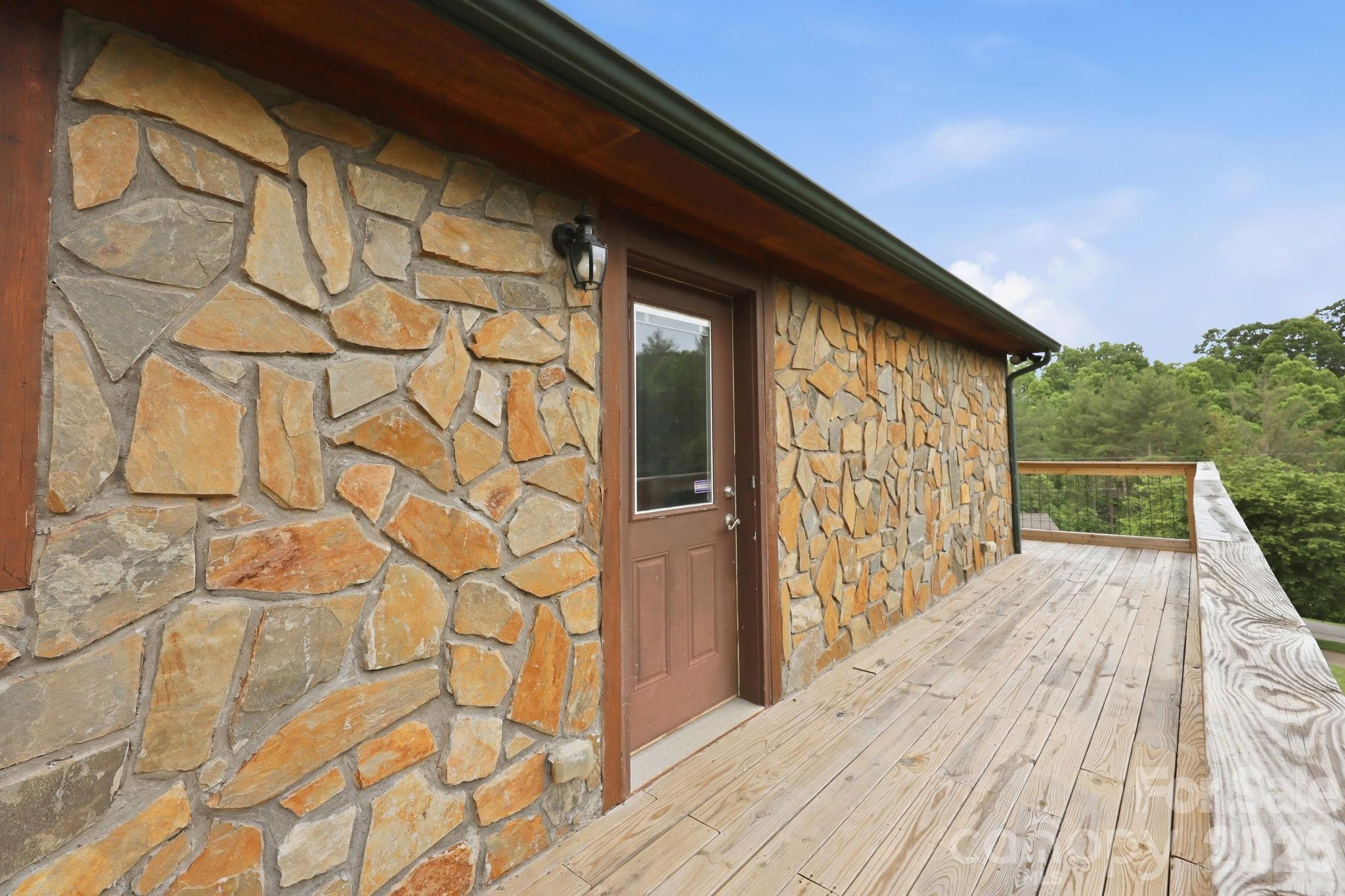 168 Barefoot Cove — Burnsville