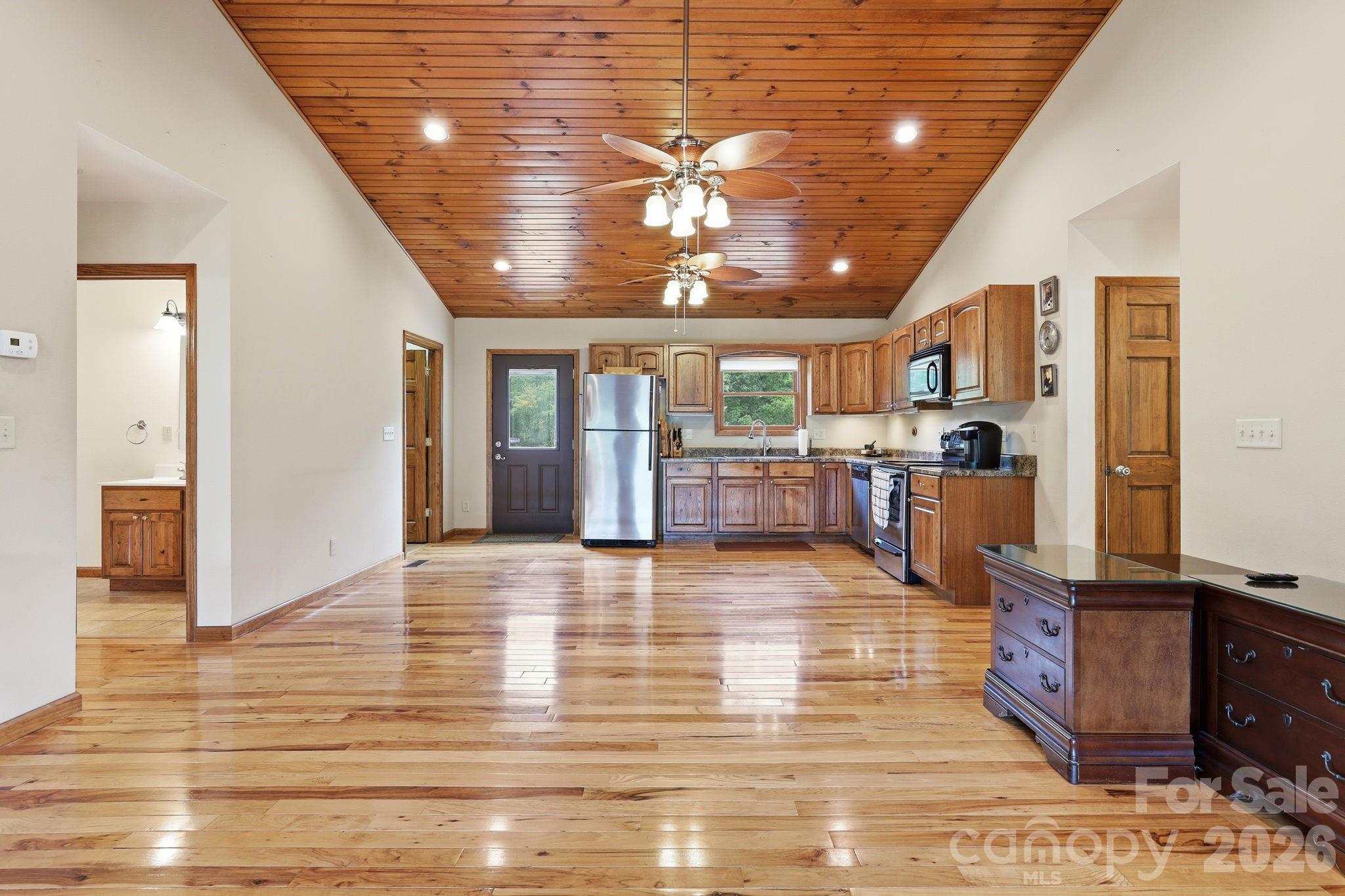 168 Barefoot Cove — Burnsville