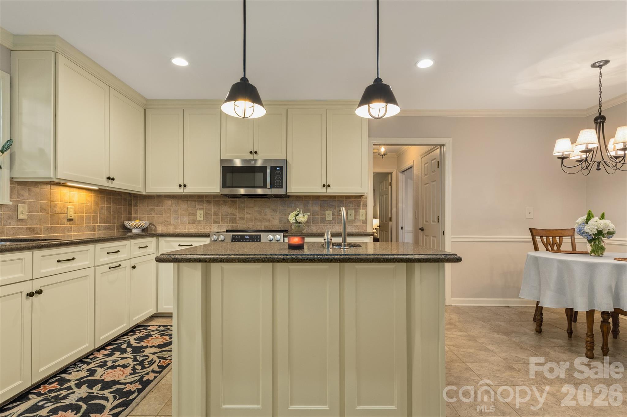 425 Sondley Woods Place — Asheville
