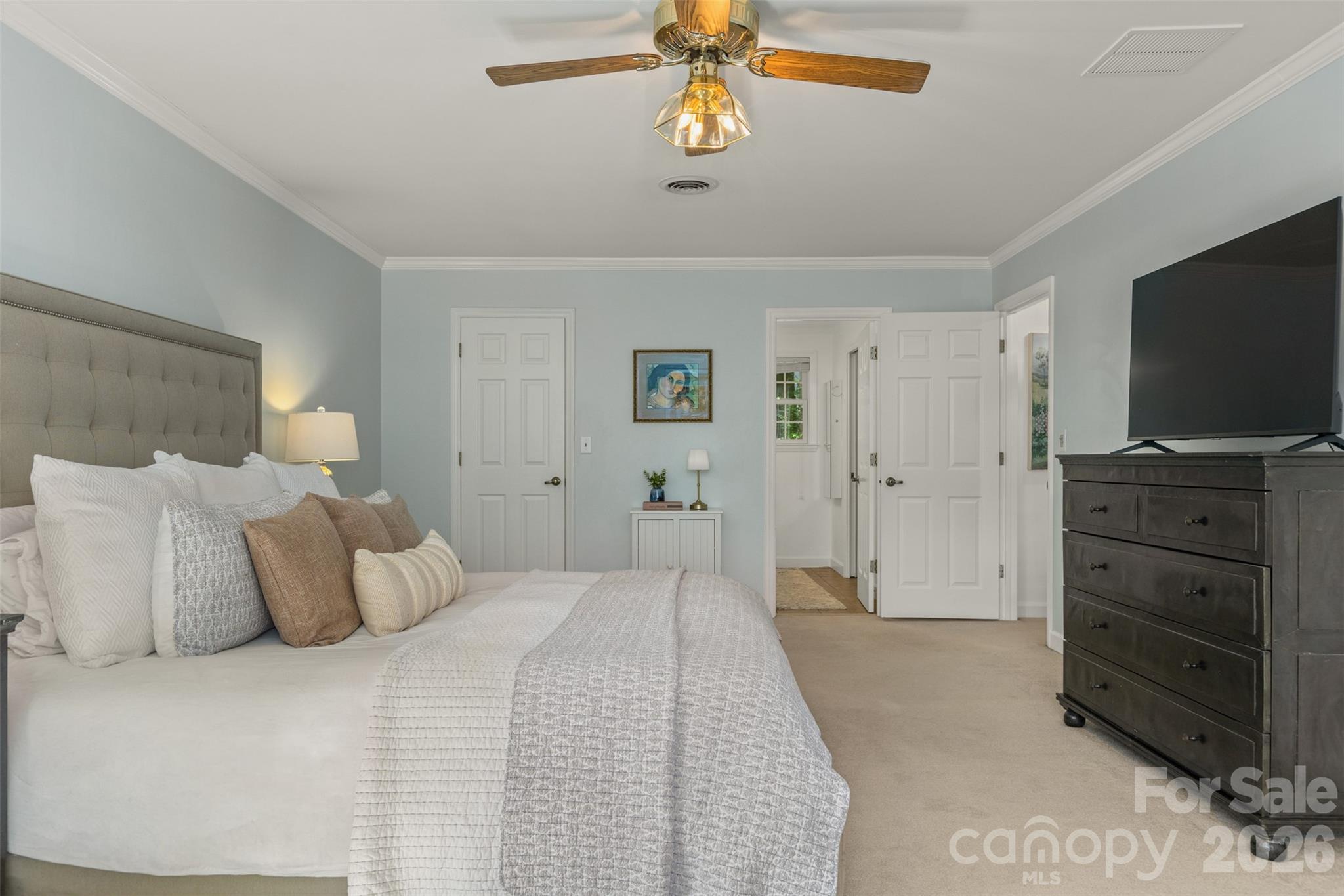 425 Sondley Woods Place — Asheville