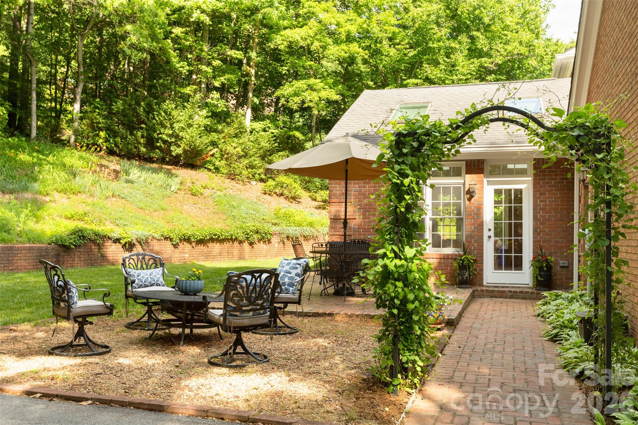 425 Sondley Woods Place — Asheville