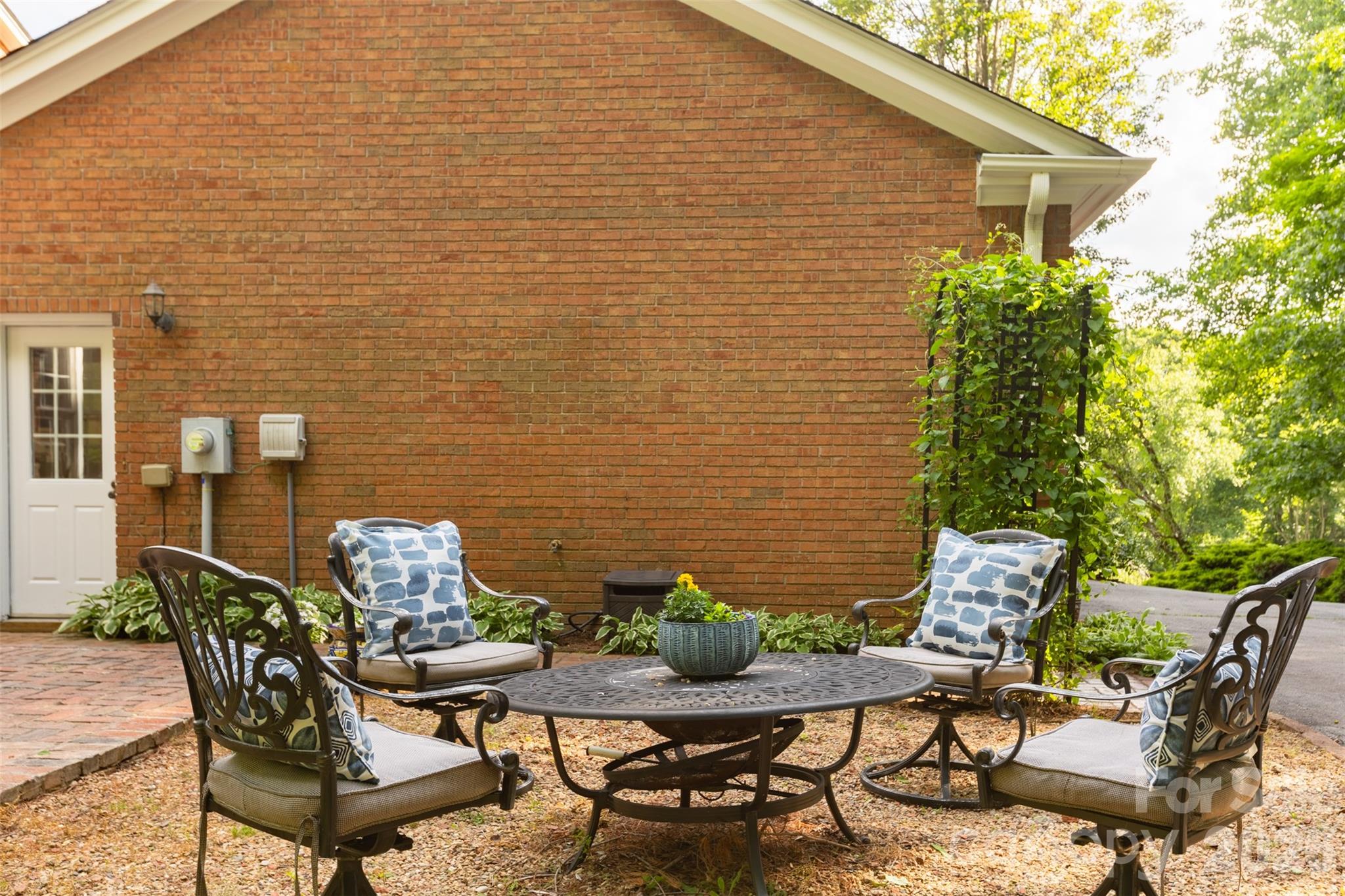 425 Sondley Woods Place — Asheville