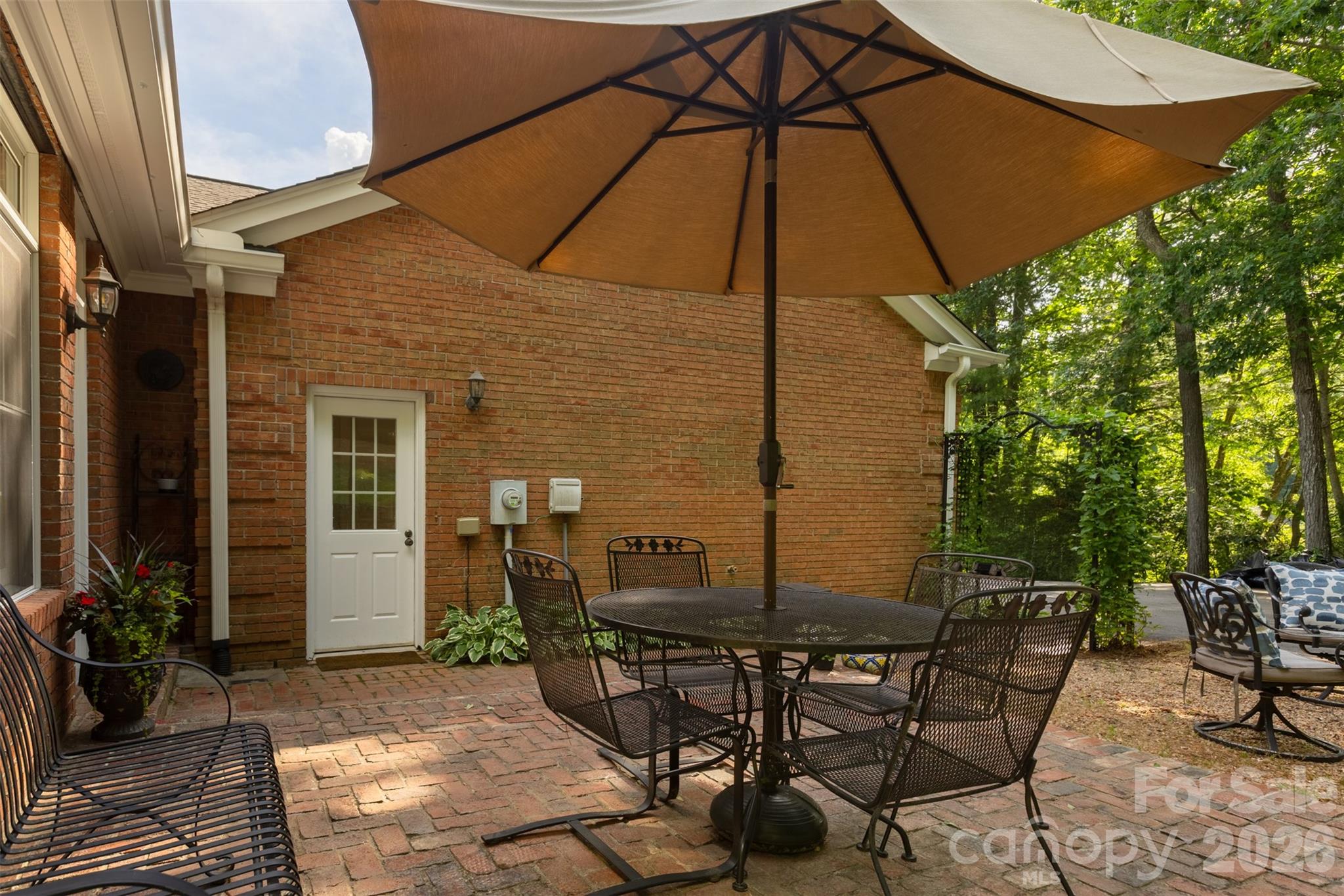 425 Sondley Woods Place — Asheville