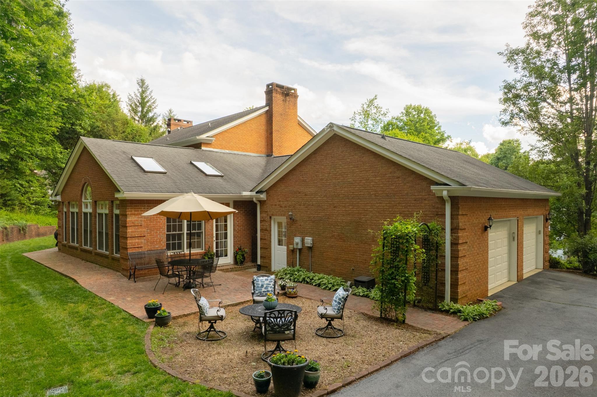 425 Sondley Woods Place — Asheville
