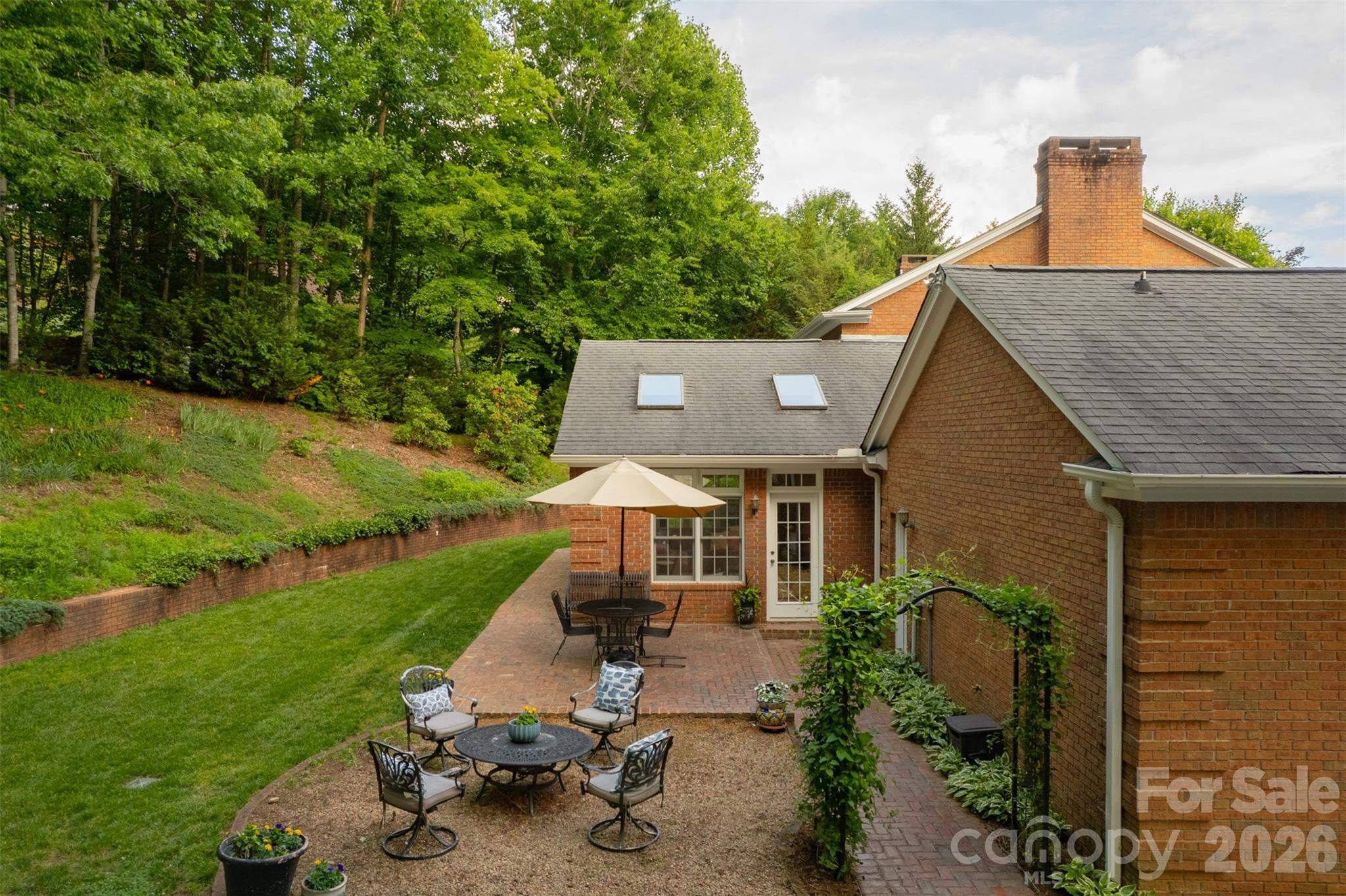 425 Sondley Woods Place — Asheville