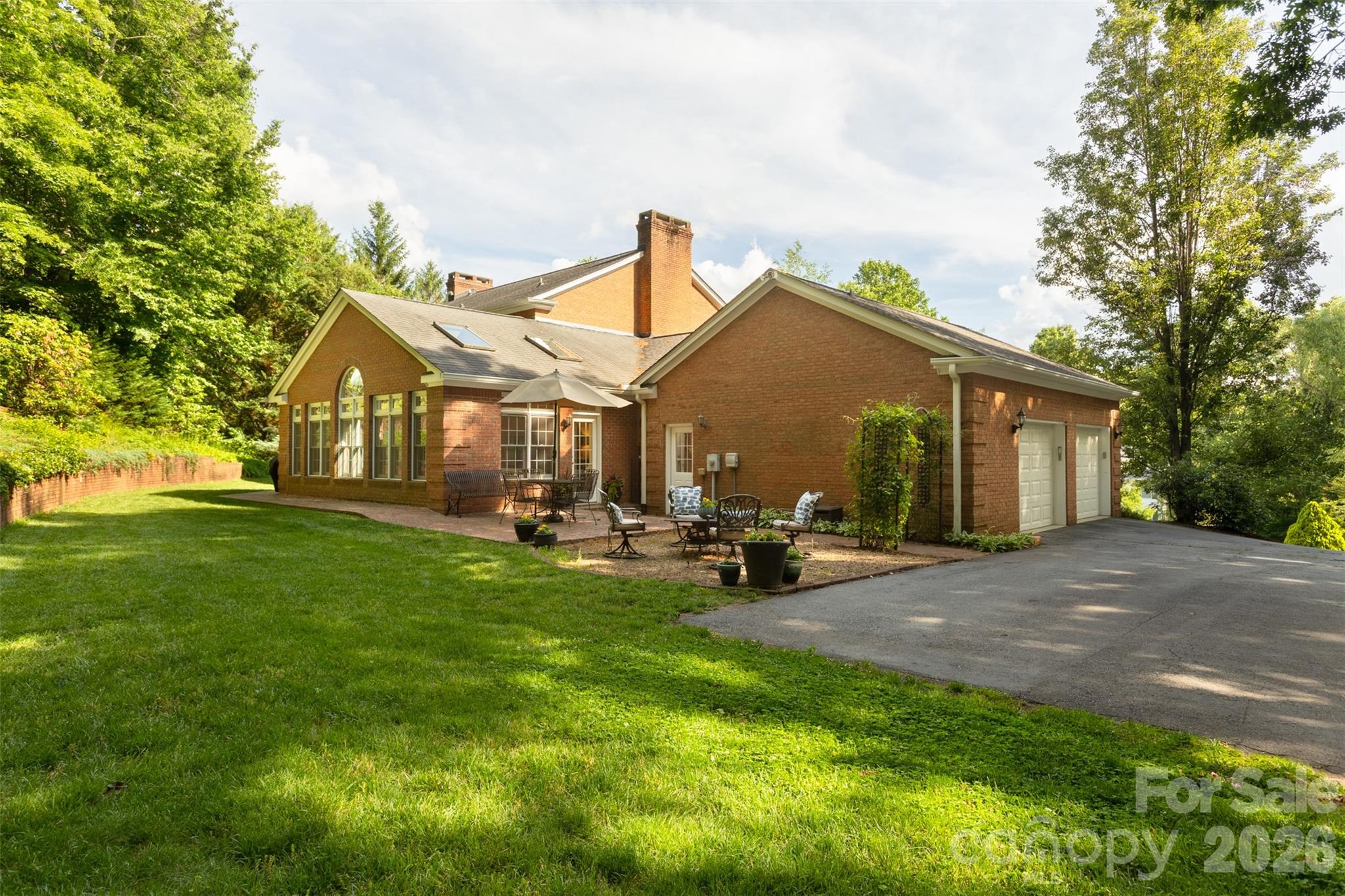 425 Sondley Woods Place — Asheville