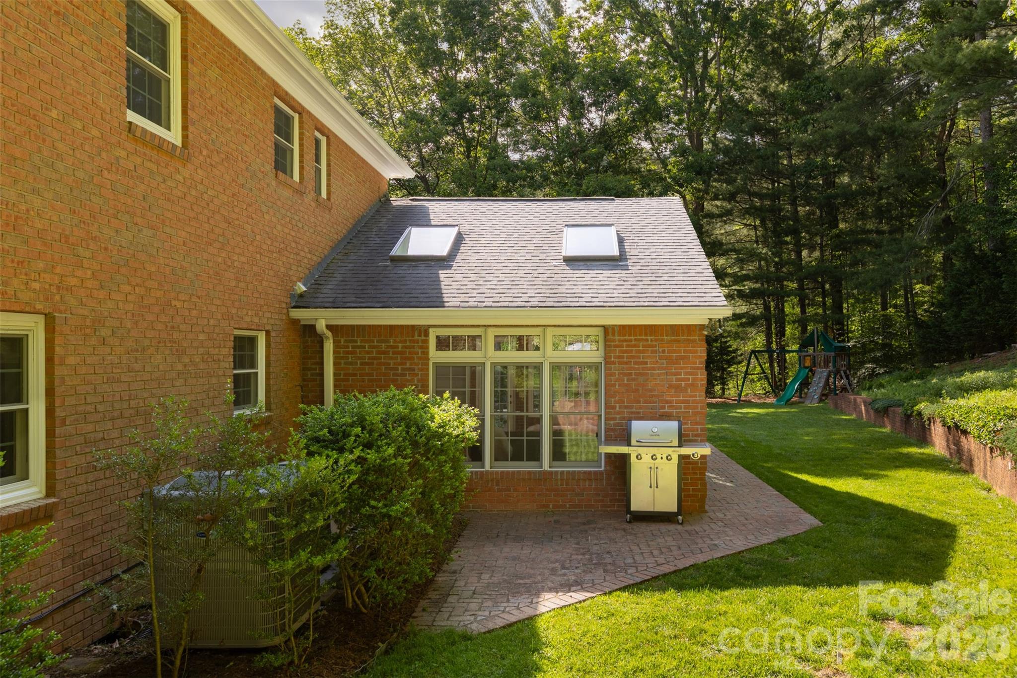 425 Sondley Woods Place — Asheville