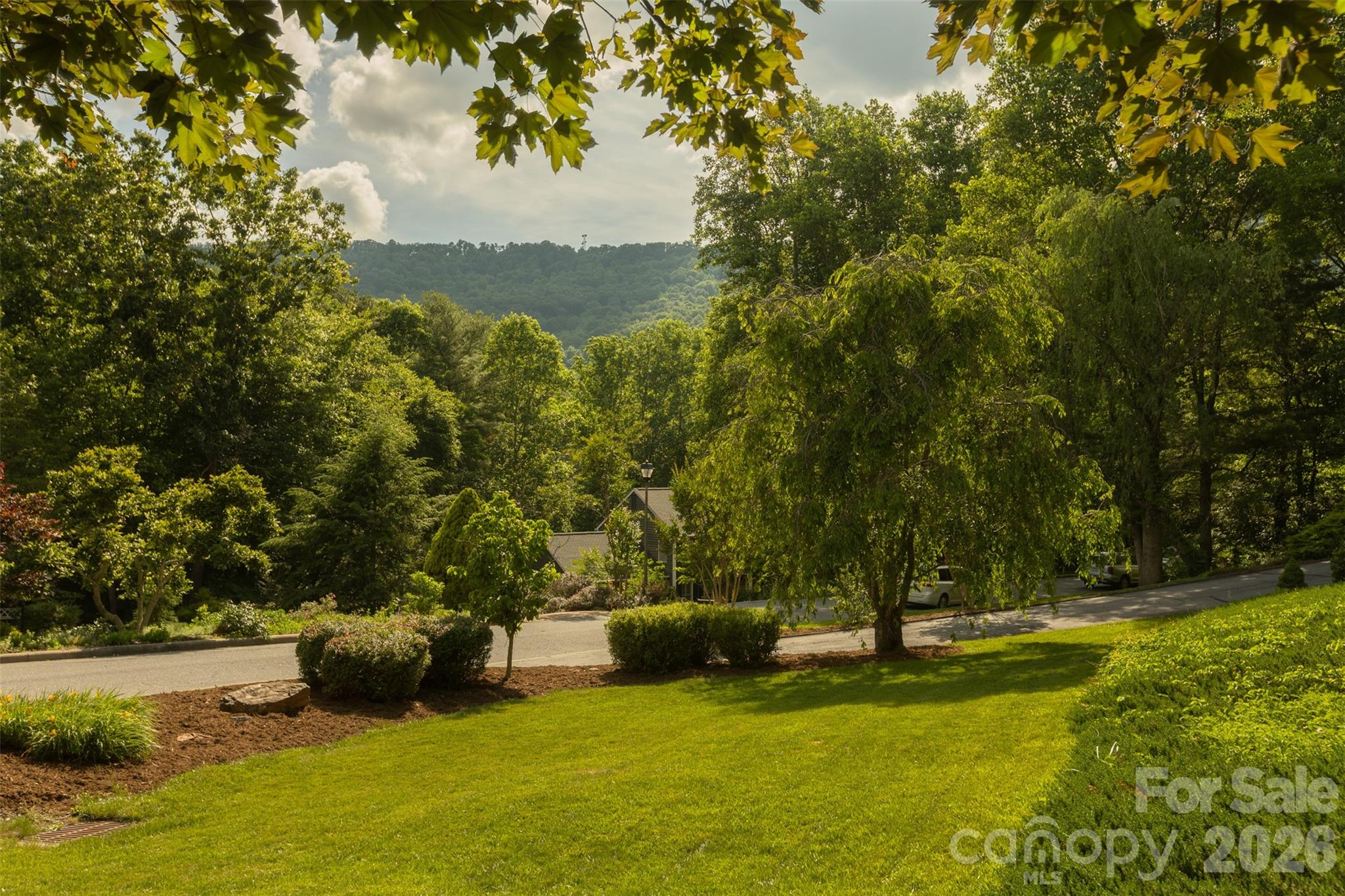 425 Sondley Woods Place — Asheville