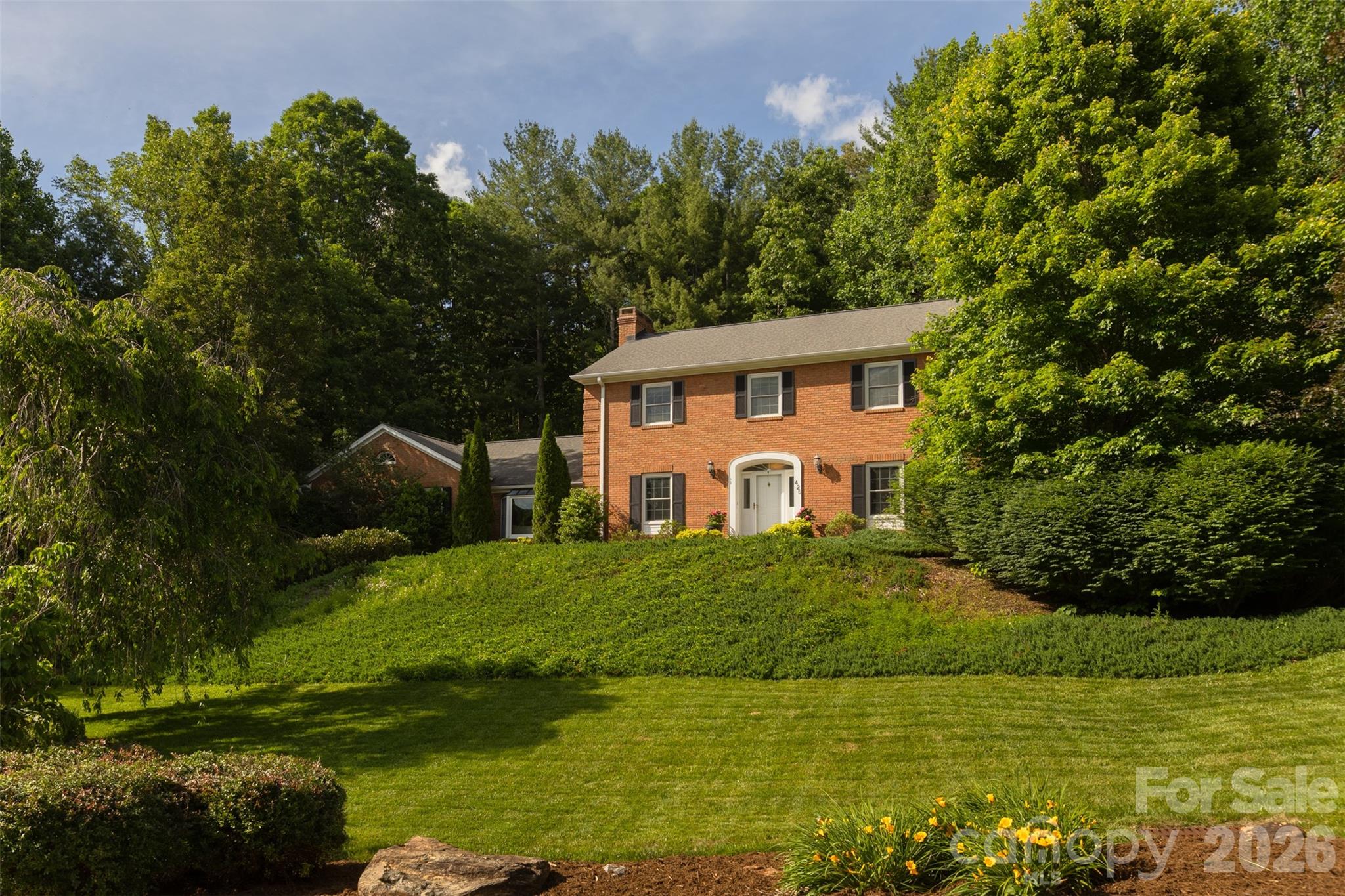 425 Sondley Woods Place — Asheville